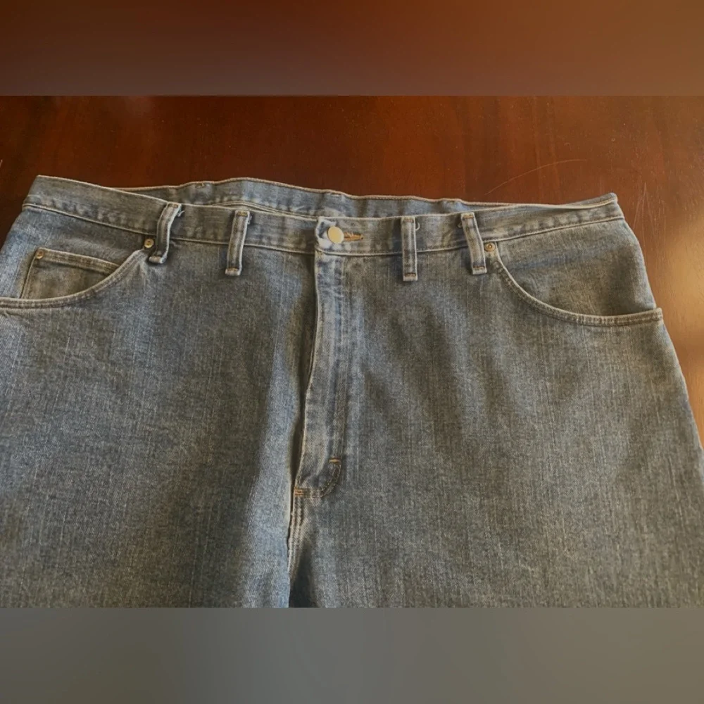 Wrangler Men’s Relaxed Fit Jeans - Picture 7 of 9